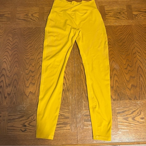Alphalete Surface Power Crossover Waist Leggings in Gold Sz M Athletic - Picture 4 of 15